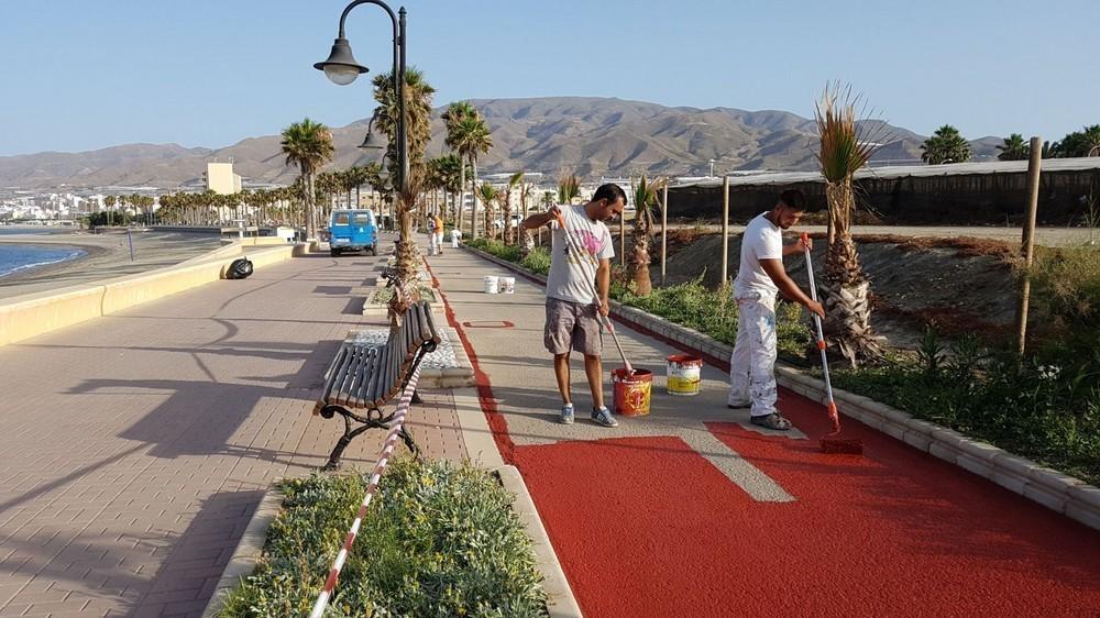 Los carriles bici ganan en imagen y seguridad gracias a una actuación de repintado integral