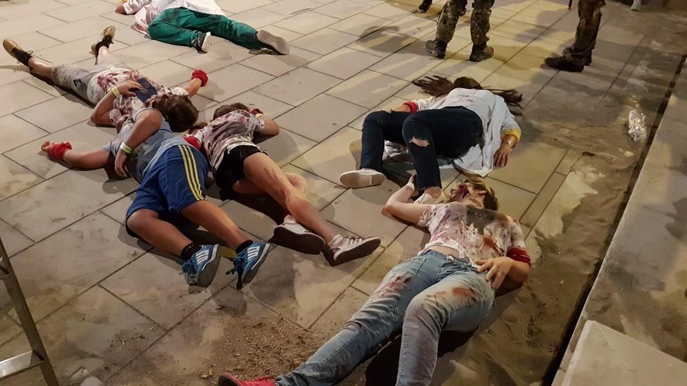 Cientos de personas viven la experiencia zombie en Adra