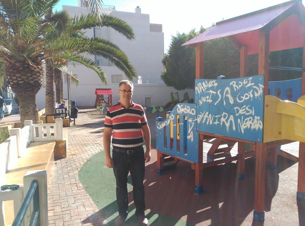 El PSOE de El Ejido denuncia el 'estado de abandono y suciedad' en el que se encuentra el municipio