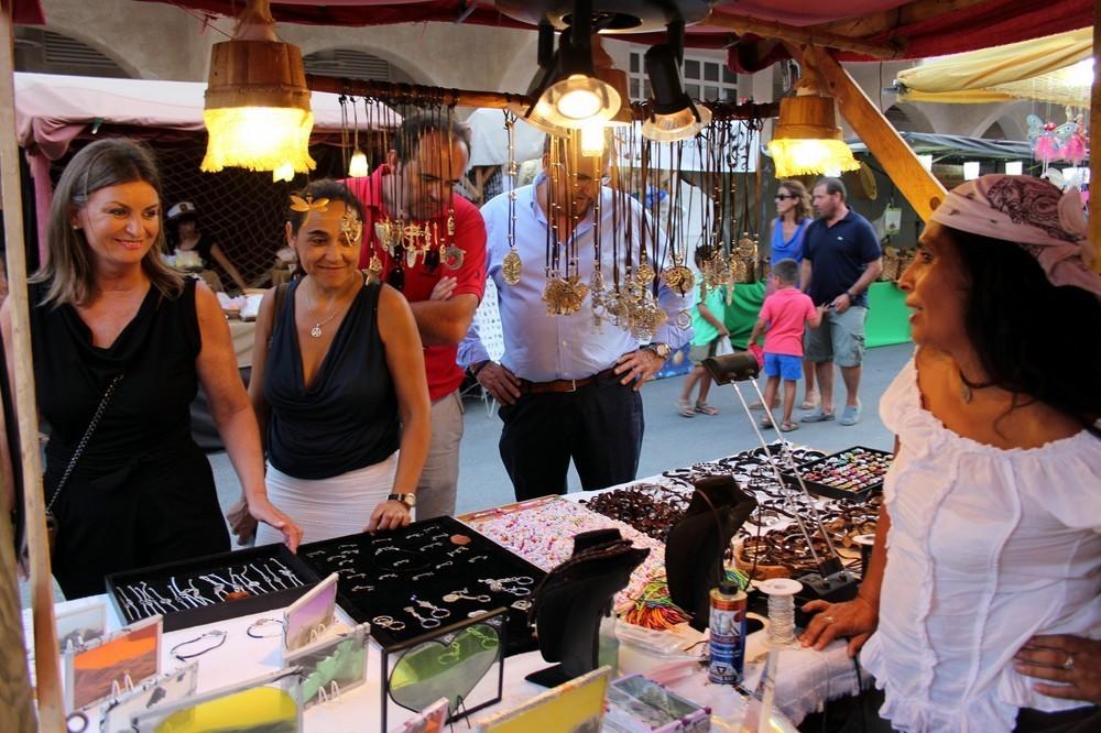 Una nueva edición del Mercado Marinero llenará de vida estos días Almerimar con más de medio centenar de puestos y actividades complementarias