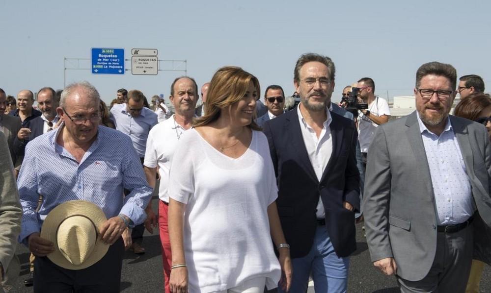 Susana Díaz visita el tramo de la variante de Roquetas de Mar que entra en servicio mañana