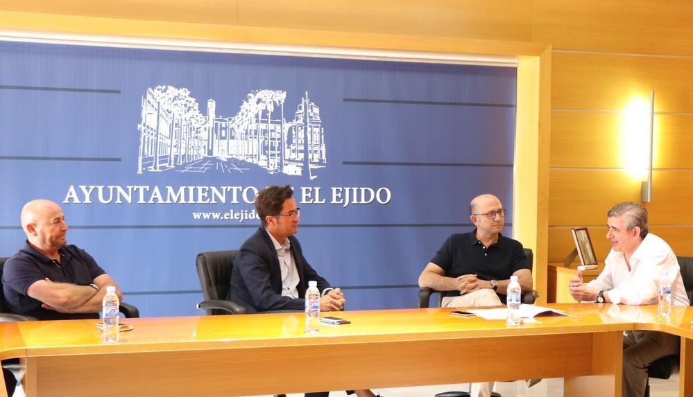 Frutilados se reúne con Tervalis para analizar la posible incorporación de este grupo empresarial para el desarrollo de investigaciones en materia de nutrición vegetal