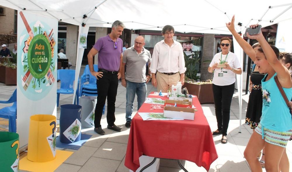 Juegos y material promocional como aliciente al cuidado de los espacios públicos de Adra