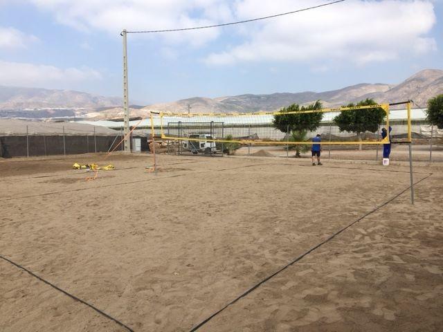 Berja estrena pistas de voley playa junto a la Piscina Municipal de San Roque