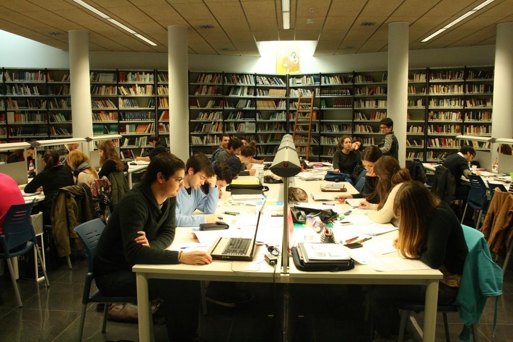 La Biblioteca Central de El Ejido mantendrá la flexibilidad horaria hasta el 15 de septiembre de cara a los próximos exámenes