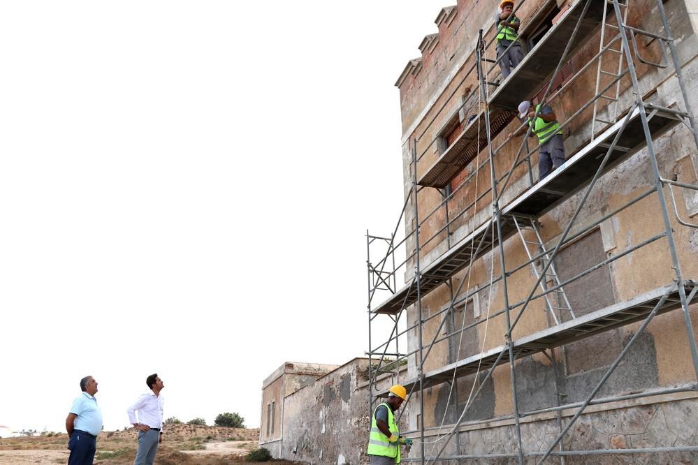 El Ayuntamiento impulsa obras de adecuación en la fachada del antiguo Cuartel de la Guardia Civil de Guardias Viejas