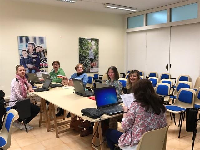 El Ayuntamiento impulsa la formación entre las mujeres como instrumento básico para acceder al mercado laboral ofertando 40 cursos y talleres en sólo un año