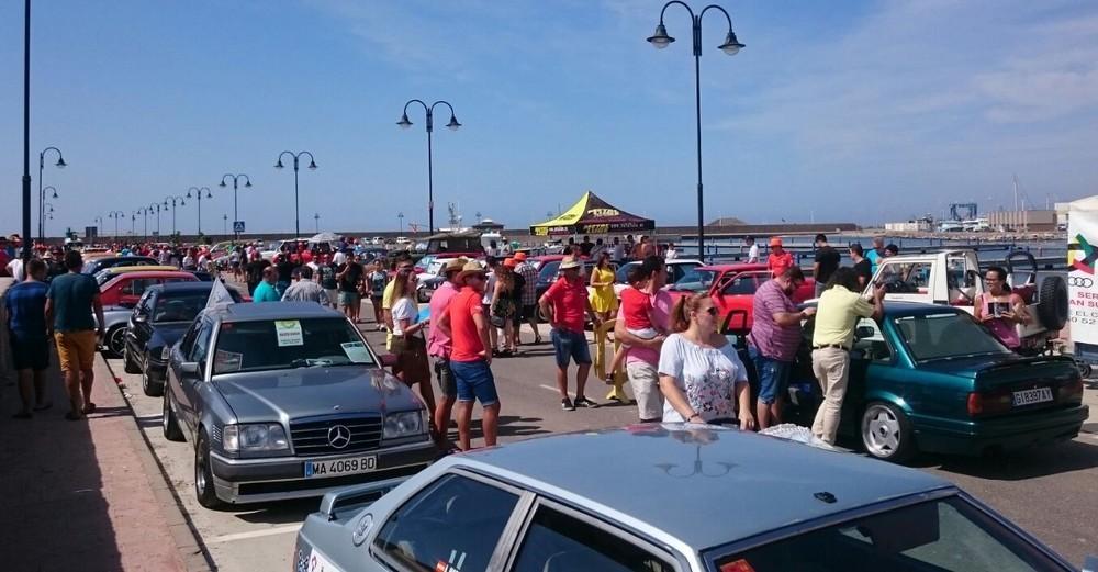 La Concentración de Vehículos Clásicos 'Ciudad de Adra' congrega más de 120 vehículos