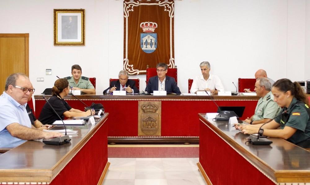 El subdelegado del Gobierno y los alcaldes de Adra y Roquetas de Mar acuerdan nuevas medidas de seguridad y más presencia policial