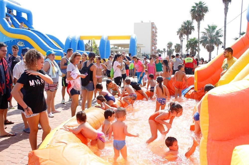 Éxito rotundo de la Super-Fiesta del Agua en la feria de Adra