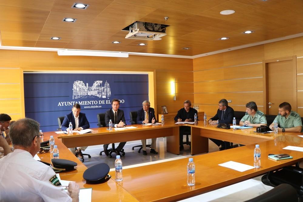 El subdelegado del Gobierno y el alcalde de El Ejido acuerdan implementar nuevas medidas de seguridad