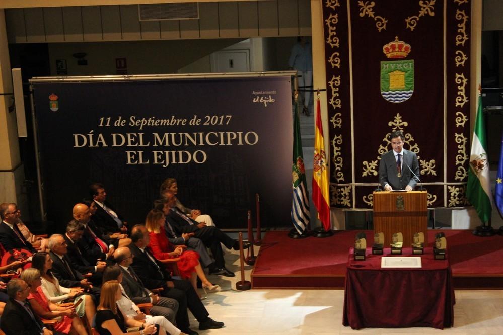 Góngora ensalza la responsabilidad, eficacia y humildad como los principios que deben de regir el servicio público en el marco del  XXXV Día del Municipio