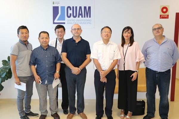 Productores y empresarios japoneses visitan el CUAM para conocer su labor de investigación y contribución a la calidad de la producción