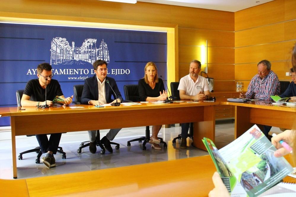 Una docena de salidas por Almería y Granada en las que se recorrerán más de 133 kilómetros conforman el 'Programa de Medio Ambiente y Naturaleza 2016-17'