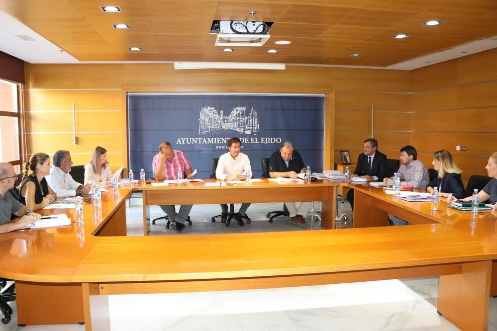 La Junta de Gobierno ejidense da luz verde a los proyectos de mejora de nueve caminos rurales dañados por el granizo