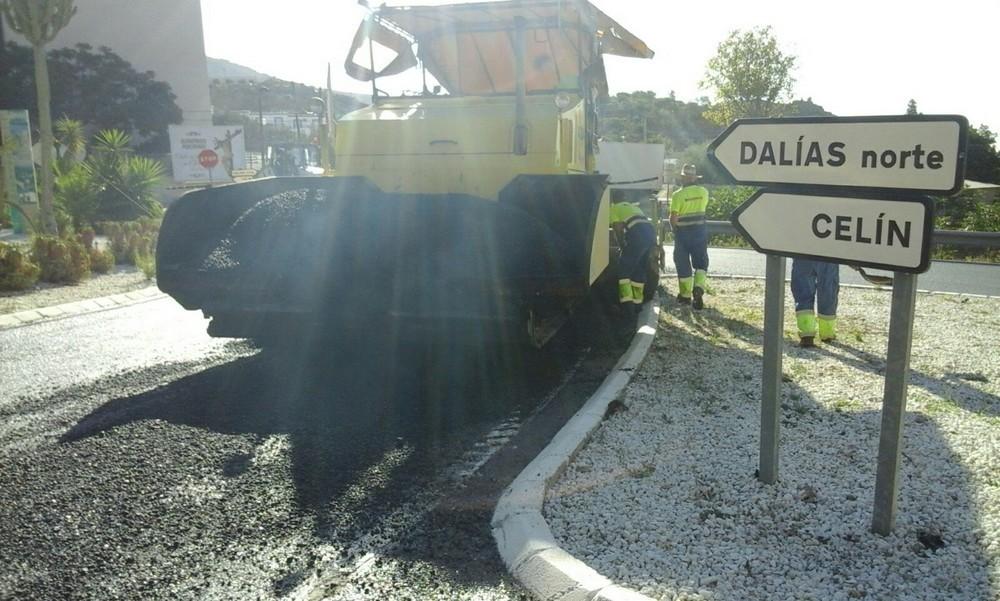 La Junta finaliza el refuerzo del firme en la A-358 de Berja-Dalías y continúa los trabajos para la ejecución del paso superior