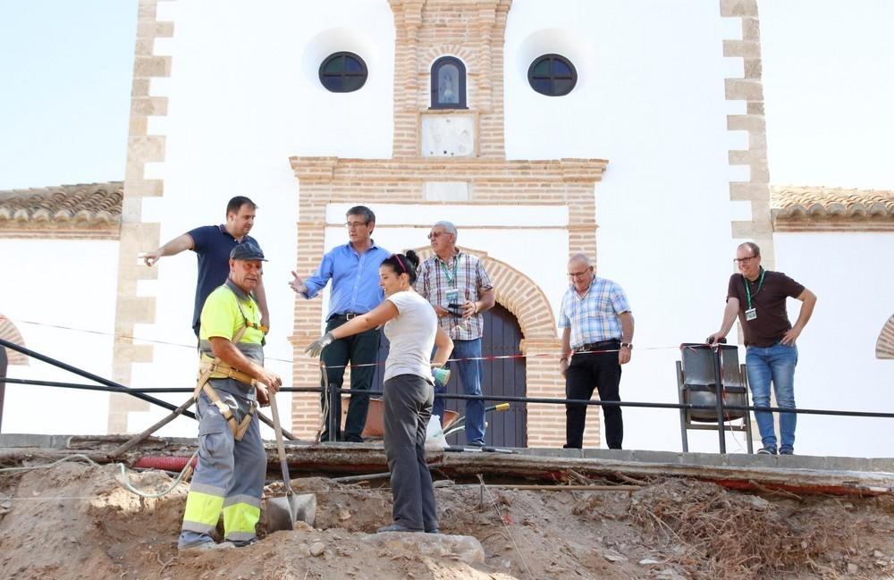 En marcha las obras de recuperación de las piletas de salazón de la Ermita de San Sebastián