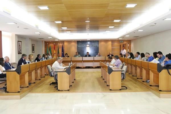 El Pleno da luz verde a la modificación de precios de la Piscina Municipal con una bajada del  22% en la mayoría de las matrículas