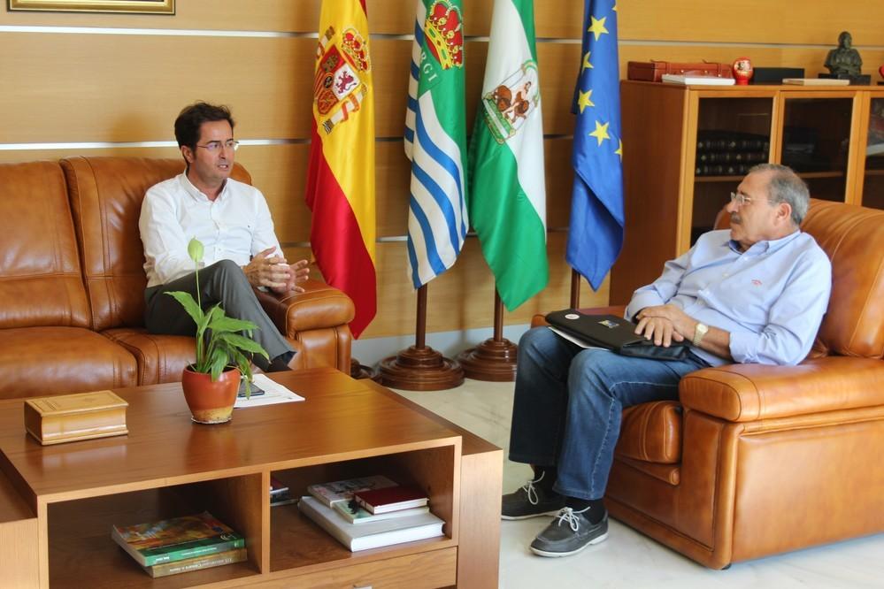 Hortiespaña presenta al alcalde la campaña ‘Lo natural es proteger lo que más importa’ en su primera visita institucional a El Ejido