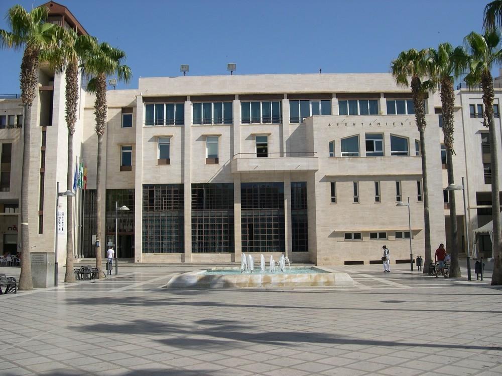 Movilización estudiantil y vecinal ante la paliza a un joven que impidió una agresión sexual en pleno bulevar de El Ejido