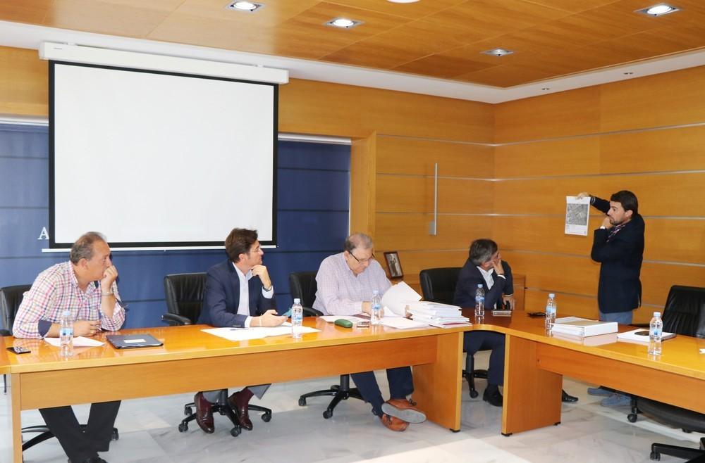 La Junta de Gobierno da luz verde al gasto eléctrico en edificios municipales, a nuevas licencias agrícolas y al padrón del IBI Rústico