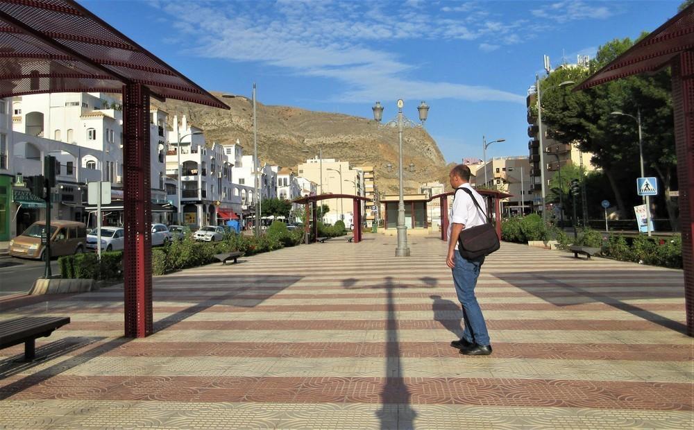 IU propone estudiar la reordenación del tráfico y aparcamientos en la Avenida Carlos III de Aguadulce
