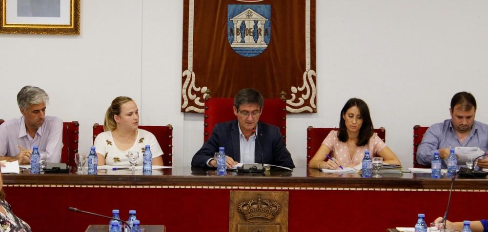 Adra expresa su apoyo incondicional a la Policía Nacional y Guardia Civil