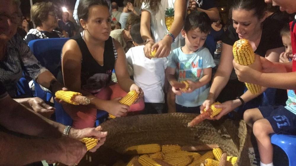 Gran participación en el tradicional desgranijo con un entorno renovado