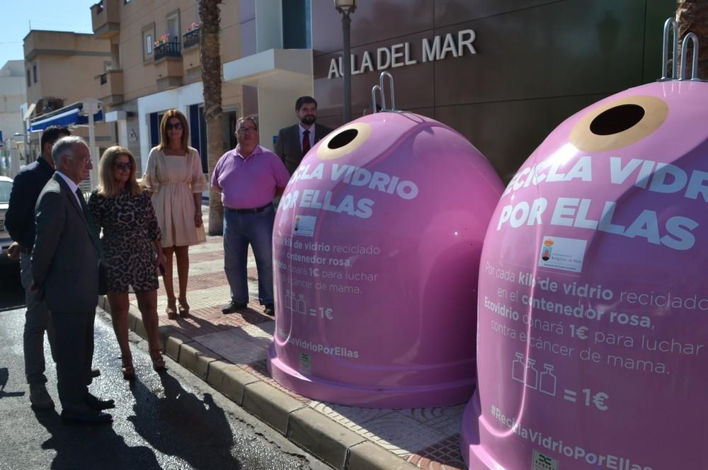 Roquetas y Ecovidrio presentan la campaña 'Recicla Vidrio por ellas' contra el cáncer de mama