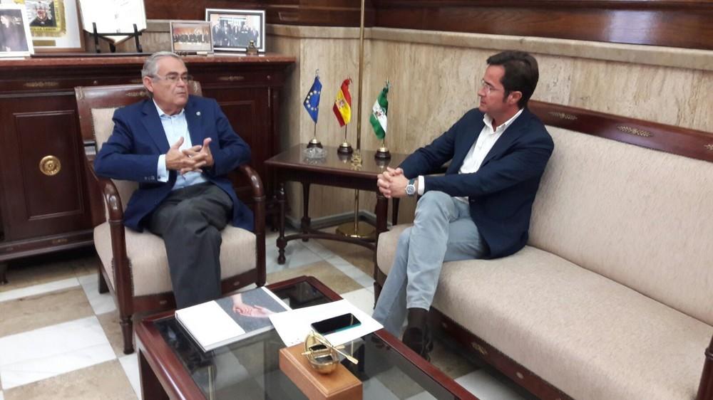El alcalde se reúne con el subdelegado de Gobierno para solicitar que se cubran al 100% las plantillas de las FFCCSS en El Ejido