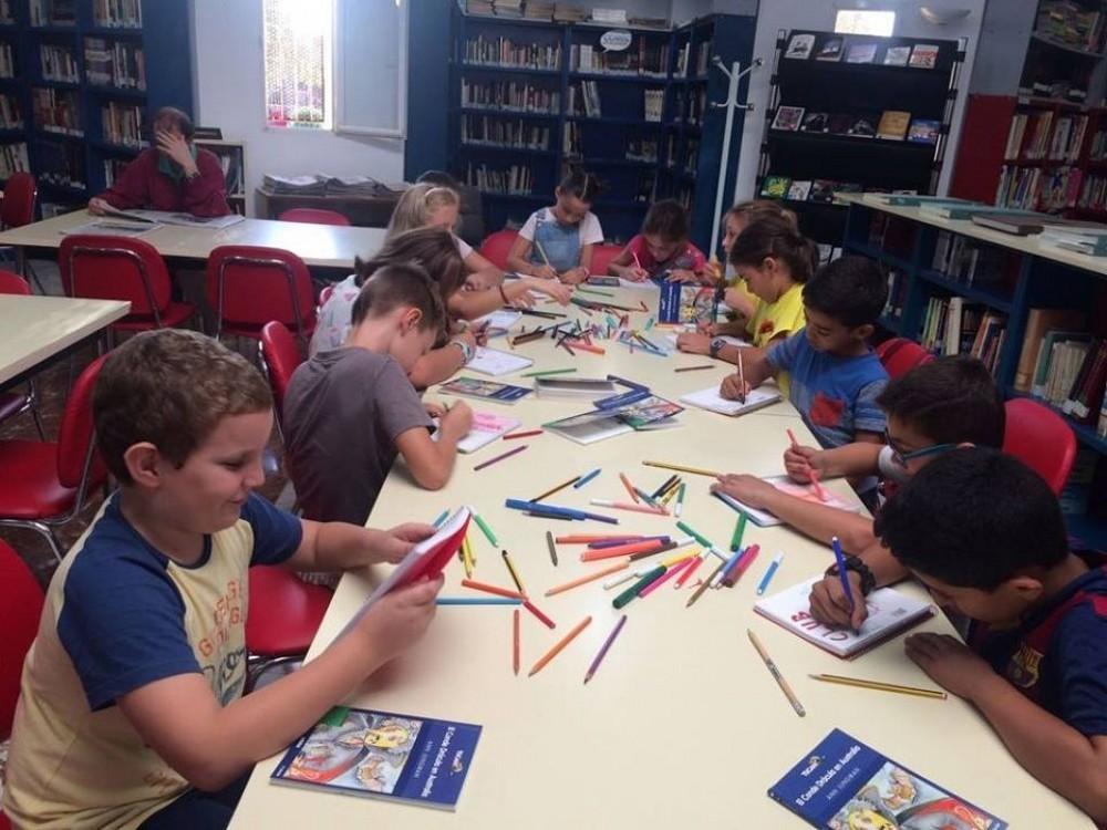Los clubes de lectura de Vícar se preparan para celebrar el Día de la Biblioteca y Halloween
