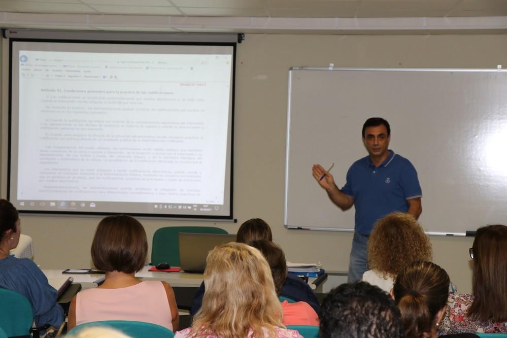 El XXI Plan General de Formación del Ayuntamiento de El Ejido se amplía con 16  cursos para mejorar la gestión y servicios al ciudadano
