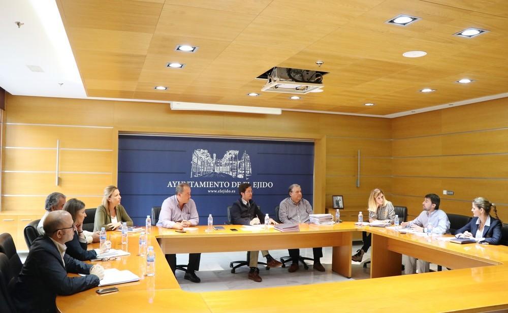 Aprueban la renovación de 15 nuevos vehículos que mejorarán la prestación de los servicios municipales