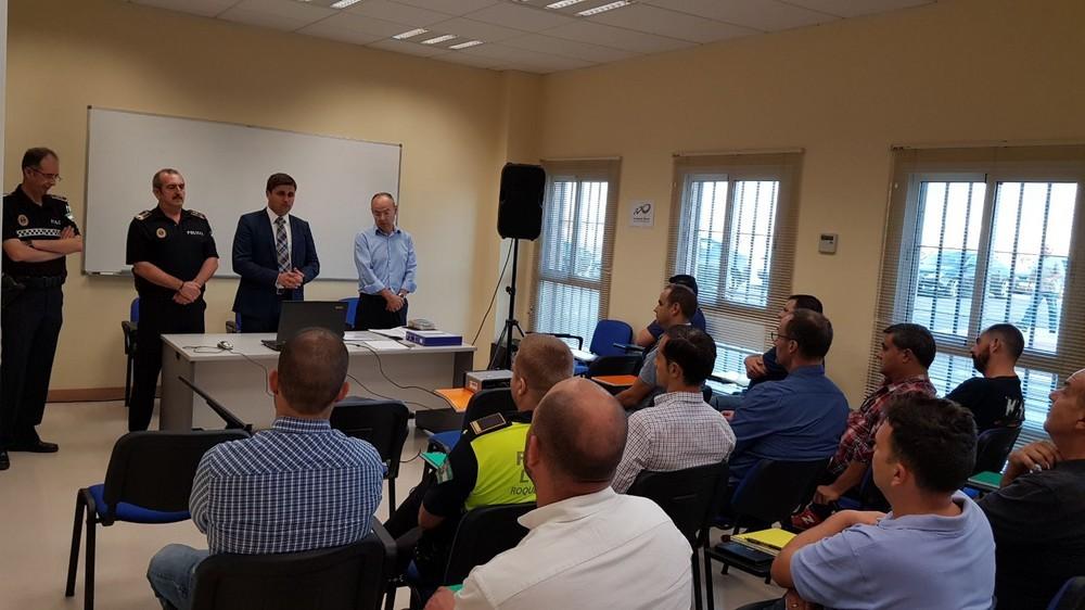 Agentes de la Policía Local de Roquetas se forman en detección de drogadicción al volante