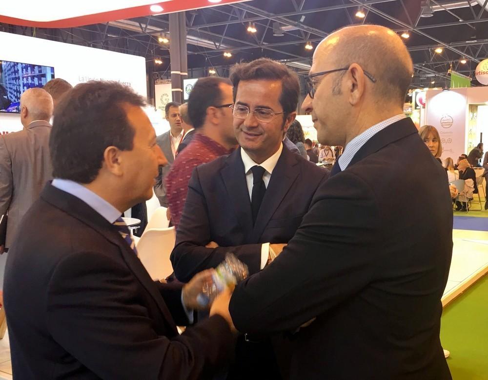 El equipo de gobierno ejidense reclama a la Junta la autorización urgente del tratamiento terciario para reutilizar los más de 2 hm³ de agua anuales que se tiran al mar