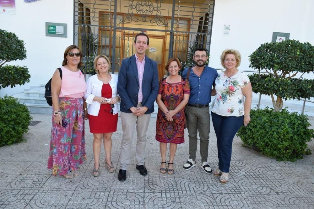 Vícar trabajará conjuntamente con la Junta de Andalucía para garantizar los derechos, la igualdad de trato y la no discriminación del colectivo LGTBI y sus familias