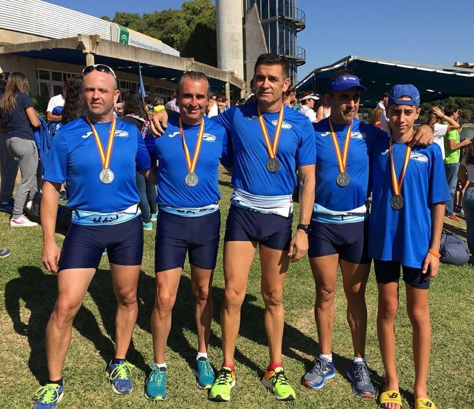 El equipo veterano del Club Tiempo Libre, subcampeón de España de Yola 4