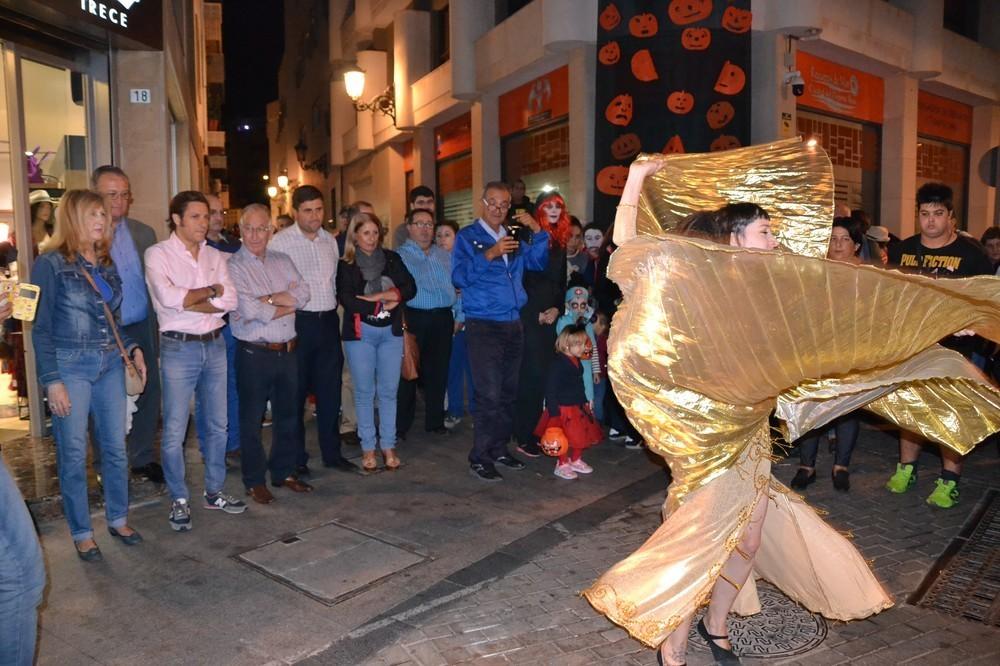 Roquetas vive una multitudinaria Noche de Halloween