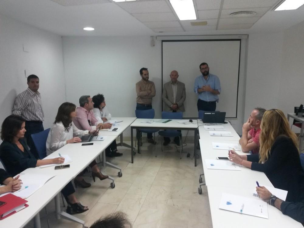 Junta y Cruz Roja se reúnen con los ayuntamientos que colaboran con Andalucía Compromiso Digital