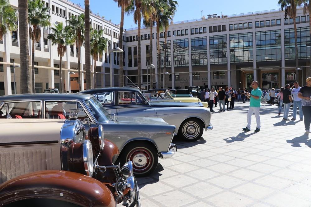 La 28º Ruta de Automóviles Antiguos de Almería enseña la agricultura y el turismo de El Ejido