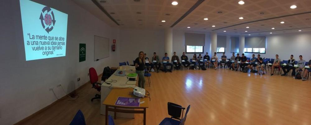 Alumnos de la Escuela Agraria de Vícar participan en un curso sobre pensamiento crítico
