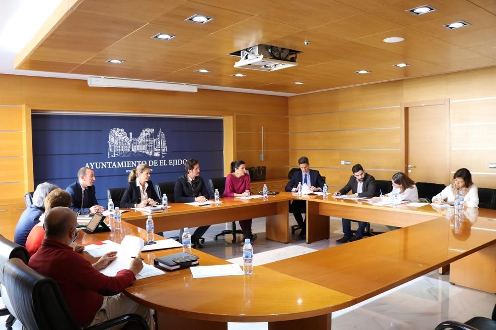 Constituyen la Mesa Estratégica para el seguimiento del Programa 'CaixaProinfancia' con el que se trabajará para combatir la pobreza infantil