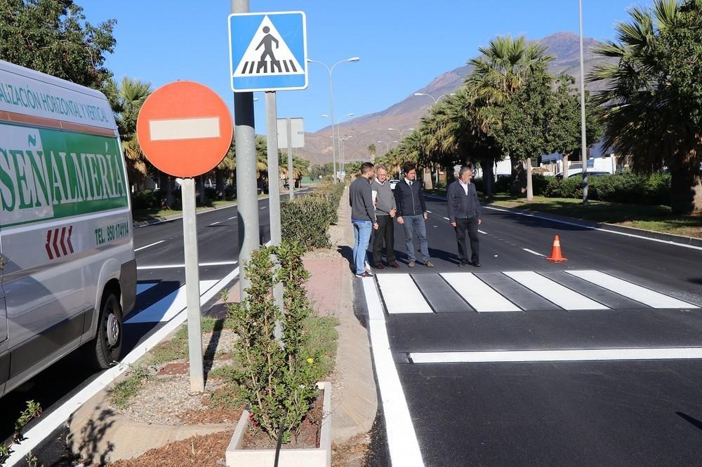 Los trabajos de pavimentación y señalización en la Avenida de Ciavieja ayudarán a mejorar la seguridad