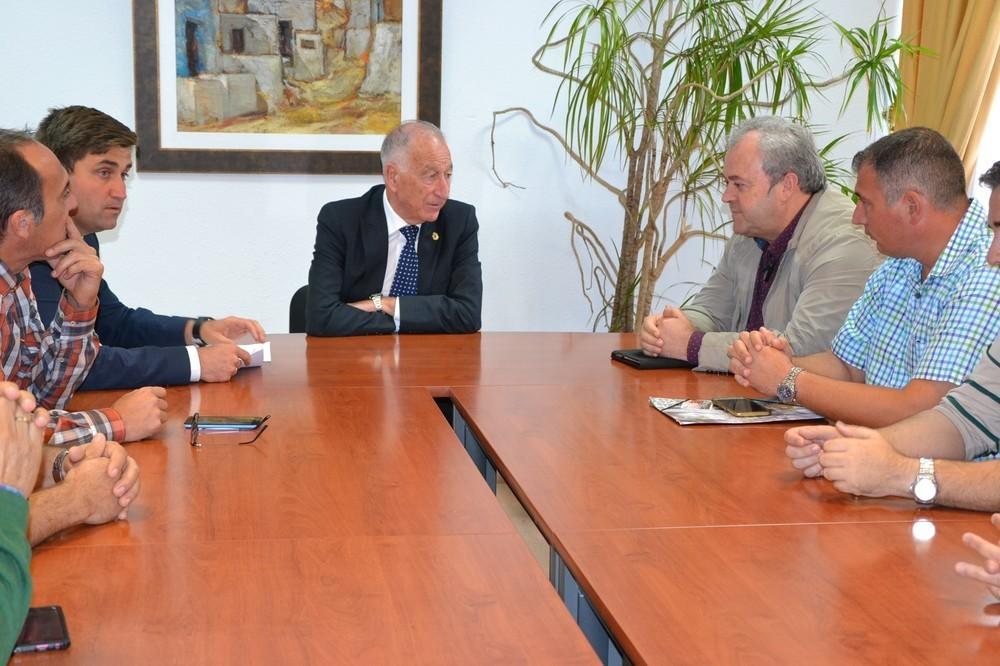 Gabriel Amat se reúne con los representes sindicales de los trabajadores de limpieza urbana