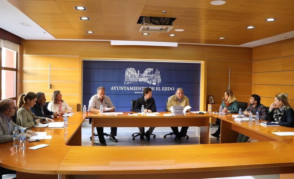 Los vecinos de Ejido Sur contarán muy pronto con pistas para la práctica deportiva y una zona destinada a juegos infantiles