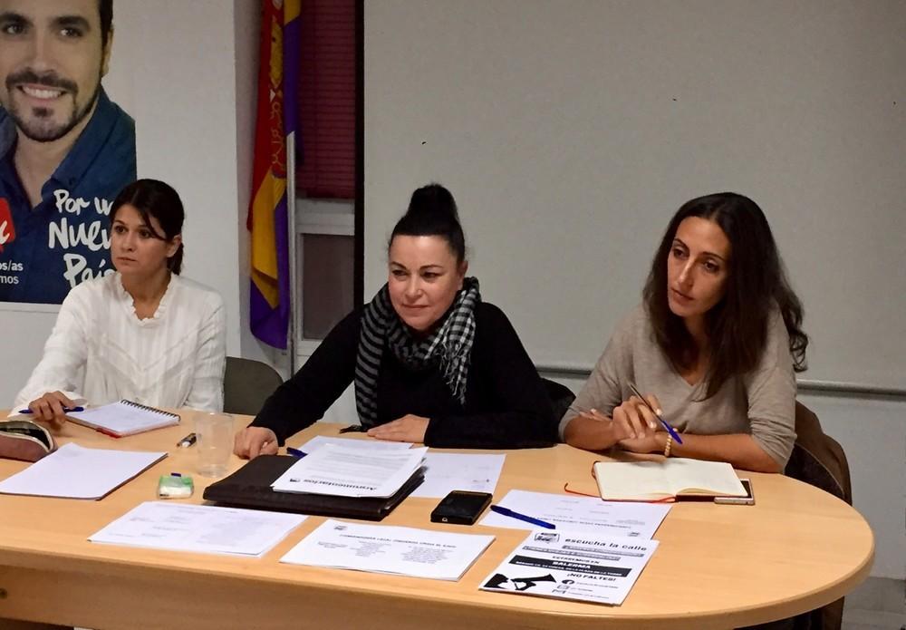 La Coordinadora Provincial de IU Almería, M.ª Jesús Amate, visita la Asamblea de El Ejido