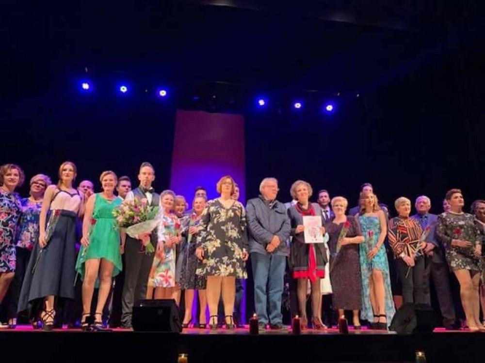 Vícar vuelve a mostrar su solidaridad llevando el Teatro Auditorio en la II Gala Benéfica contra el Cáncer