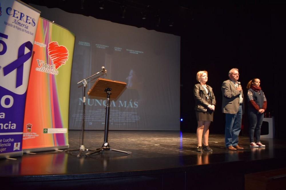 Alumnos de los IES y de la Escuela Agraria Vícar abren los actos del Día Internacional contra la Violencia de Género