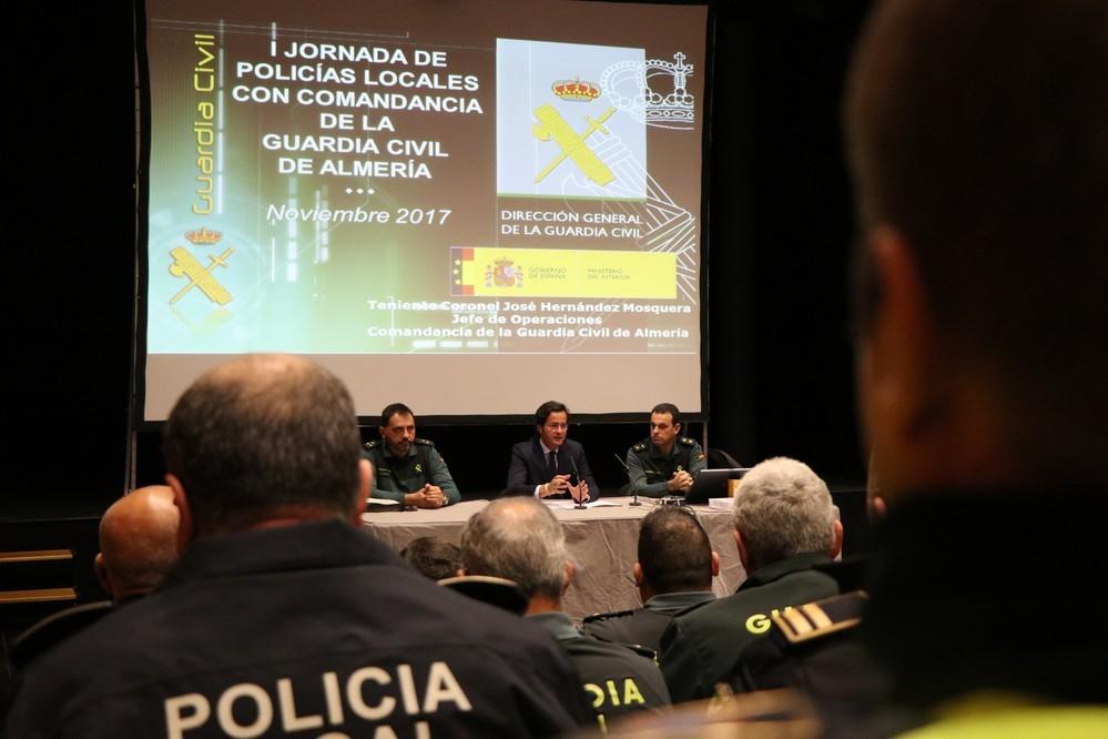 Policía Local y Guardia Civil estrechan lazos en asuntos de máxima seguridad en una jornada técnica celebrada en El Ejido