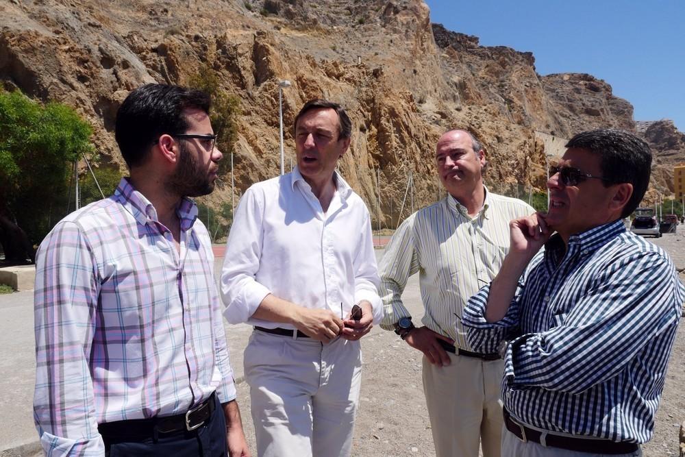 El Gobierno comenzará en breve las obras de aportación de arena y de una escollera en la playa de El Palmer de Enix